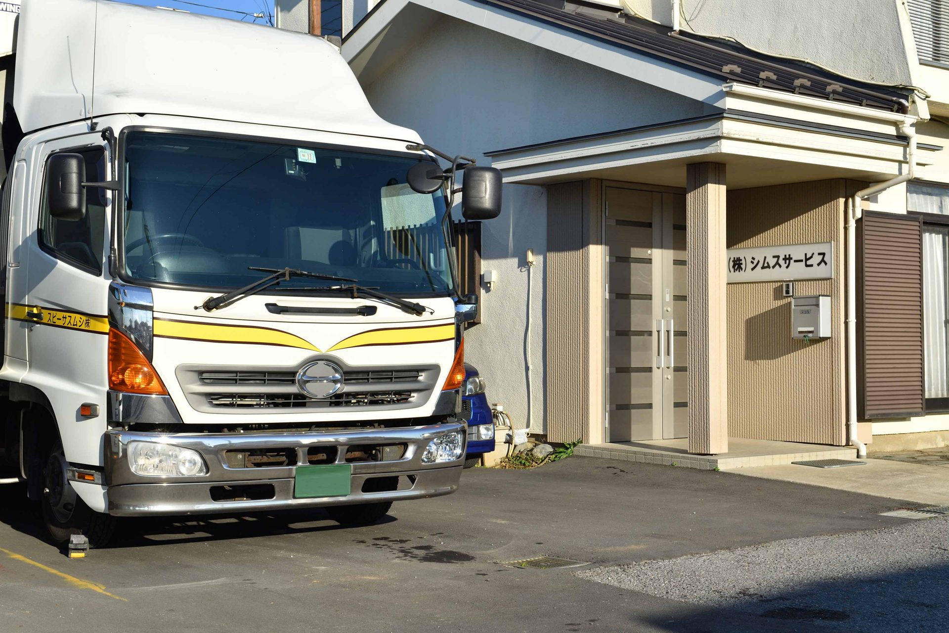 営業所玄関
